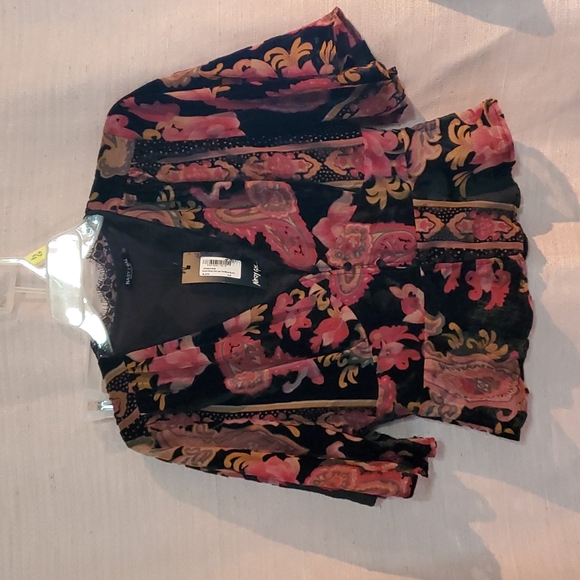 Nasty Gal Tops - Divorce nasty gal paisley print top